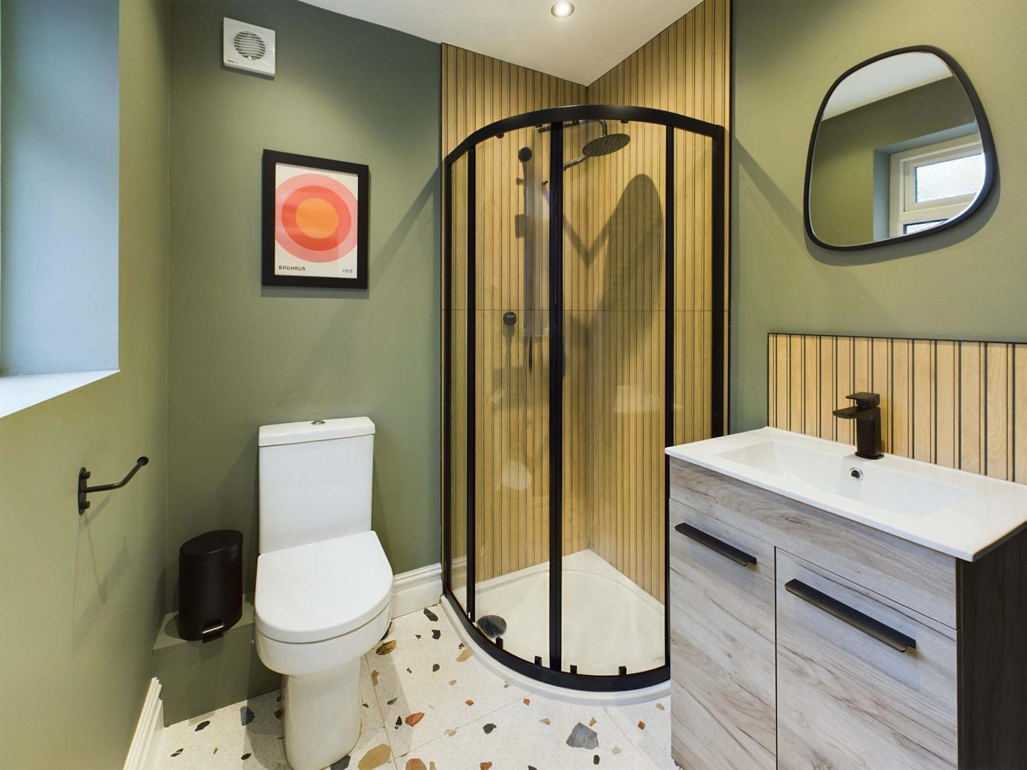 Modern 2 Bedroom In Apartment